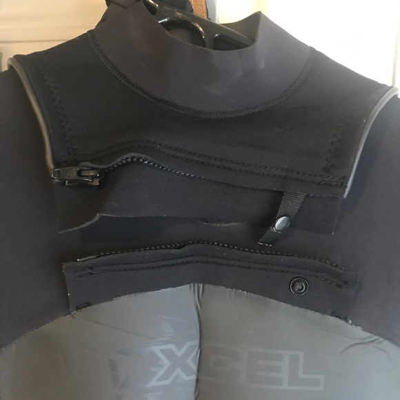 🛑SOLD! Men’s 2mm Chest Zip Wetsuit 🛑 - Picture 2 of 6